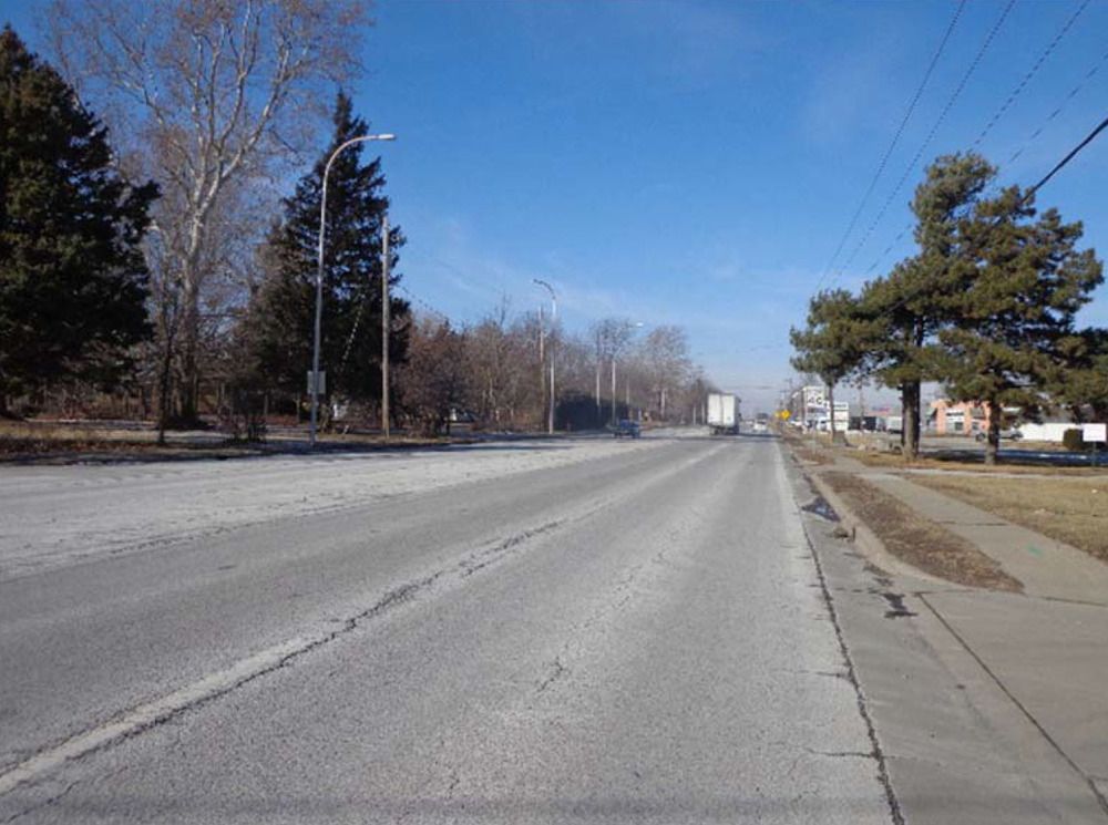 Office/Warehouse/Production Building Near I-74: 1050 W Bloomington Rd, Champaign, IL 61821